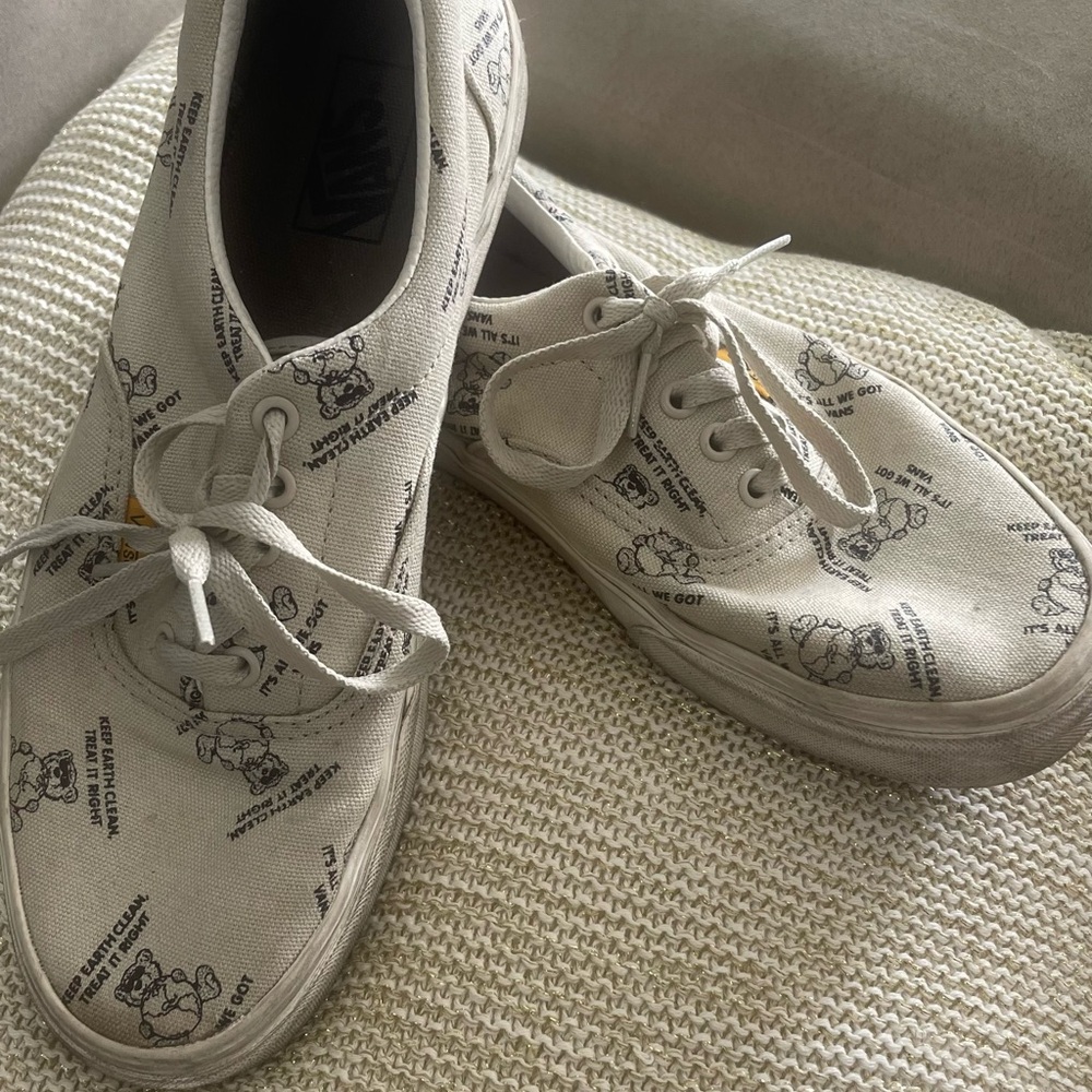 These shoes feature the Van's classic skater look, with bear/globe pattern
